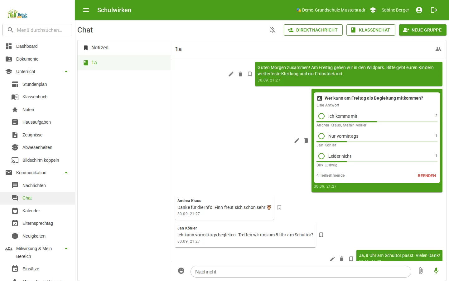 Klassenchat im Browser mit Nachrichten der Lehrkraft und einer Umfrage
